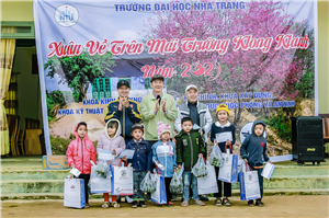 Xuân về trên mái trường Klong Klanh – Nguyễn Tuấn