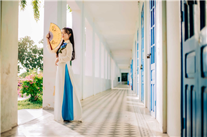 Áo dài nữ sinh - Trương Triệu Vy - 61QTKS-2