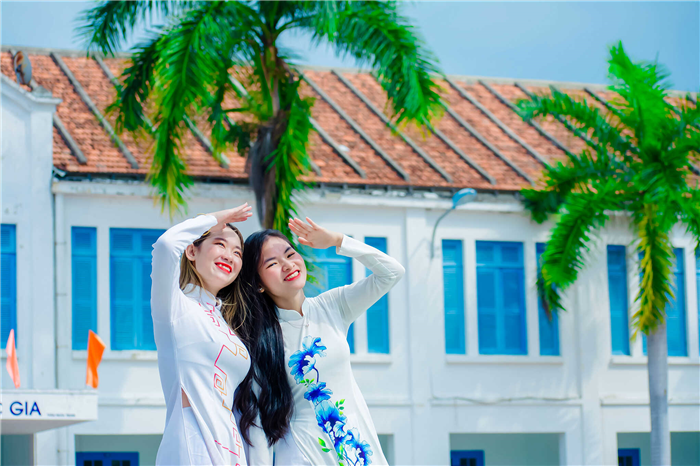 Nữ sinh - Đặng Nguyễn Huyền Phương - 60TCNH