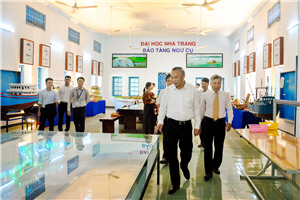 Thứ trưởng Phùng Đức Tiến thăm Bảo tàng Ngư cụ - Đào Ngọc Ánh