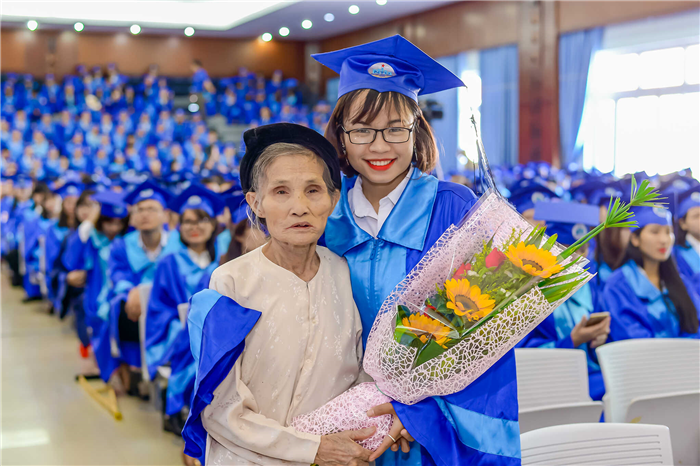 Tốt nghiệp – Nguyễn Tuấn